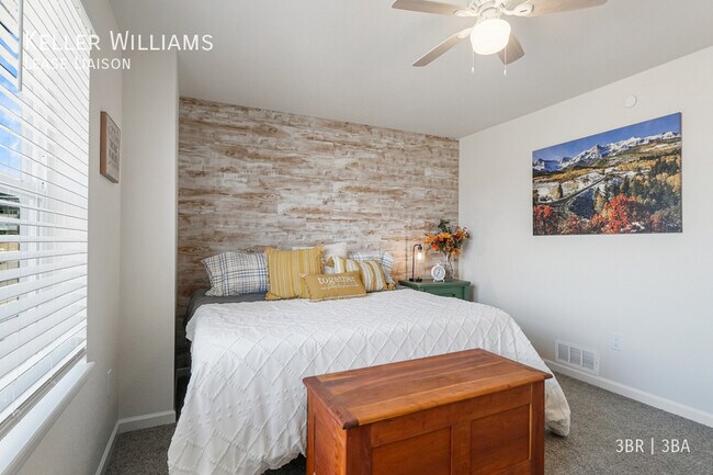 Building Photo - 1539 Spring Water Pt