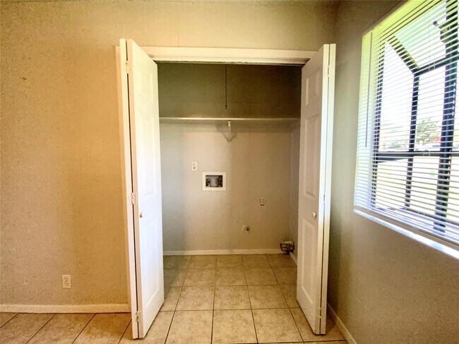 Building Photo - 2300 Cedrick Cove