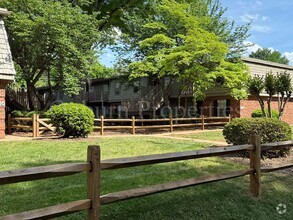 Building Photo - 3824 Country Club Rd
