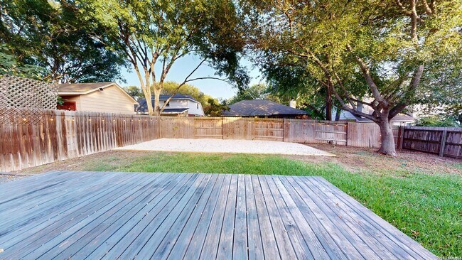 Building Photo - 1009 Crimson Cove Dr