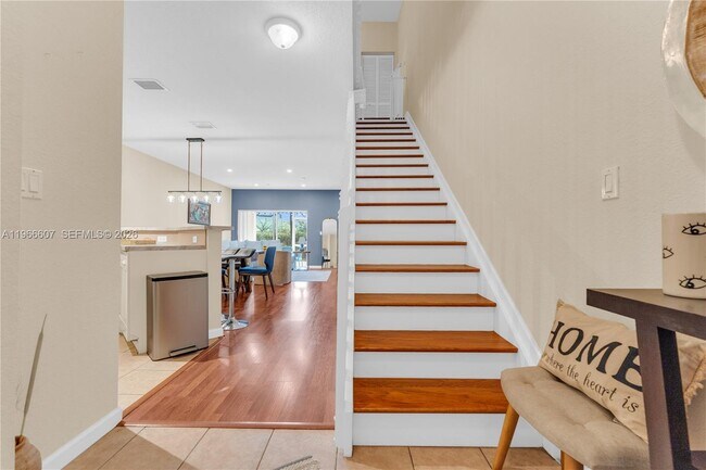 Building Photo - 8844 S Isles Cir