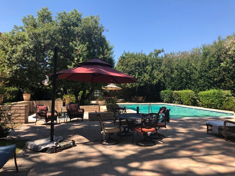 Building Photo - 16866 Kingsbury St