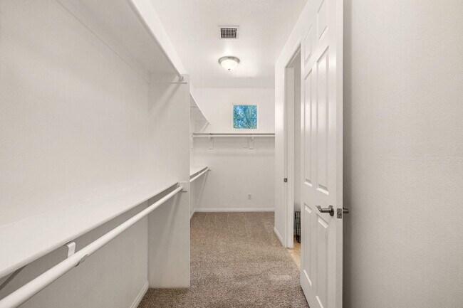Building Photo - 41252 Gaslight Ave