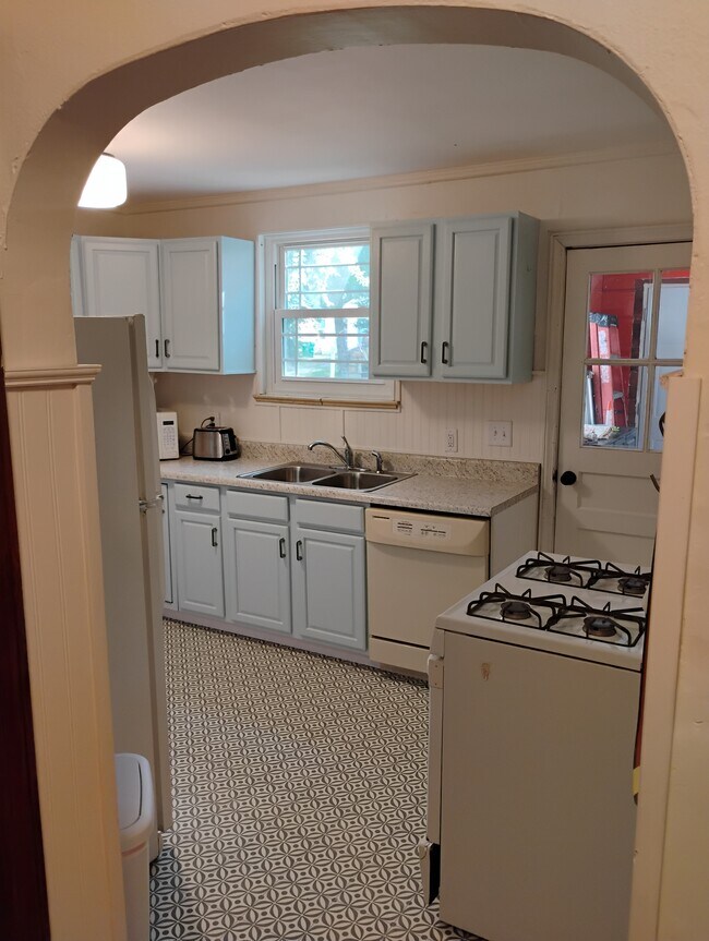 Building Photo - 2319 N 85th St