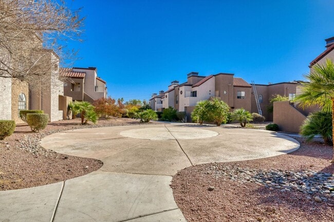 Building Photo - Upgraded 2 Bedroom Condo in a Gated Community!