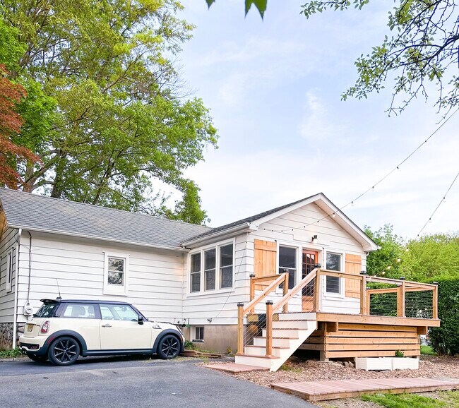 Primary Photo - 23 Hewson Ave