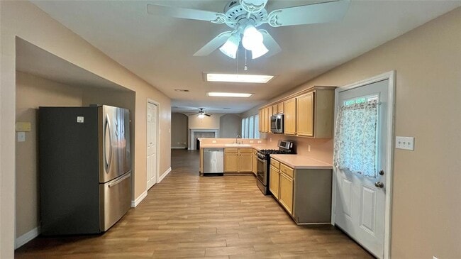 Building Photo - 1810 Manor Cir