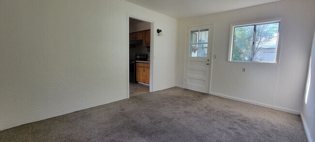Building Photo - 3 Bedroom 1 Bath Home