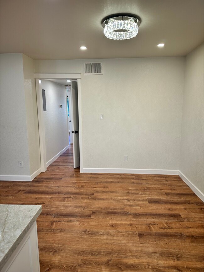 Building Photo - 510 S Adams St