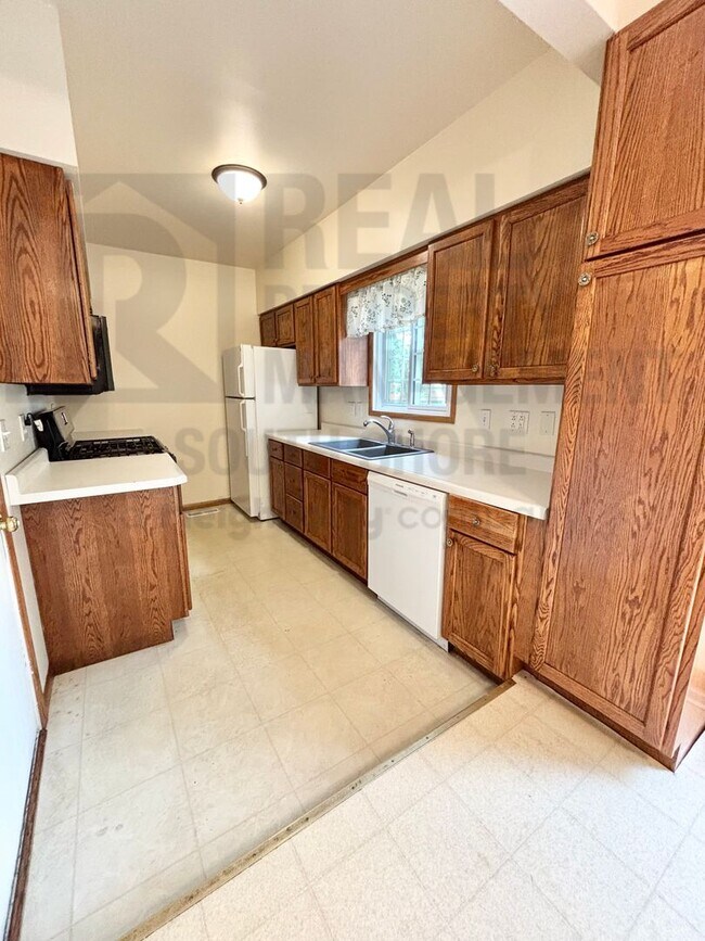 Building Photo - 1513 Monticello Park Dr