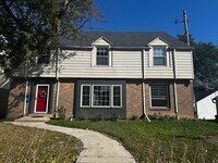 Building Photo - Shorewood 2 bedroom upper