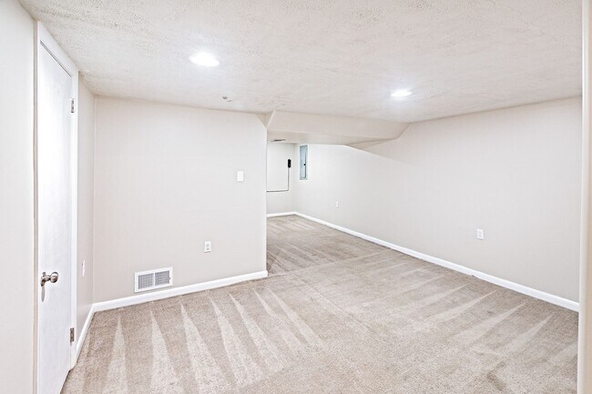 Building Photo - 2204 Olden Ave