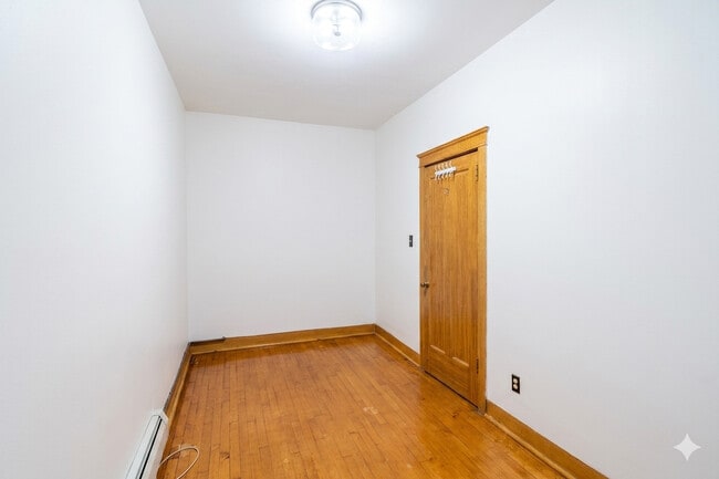 Building Photo - 2132 W Walton St