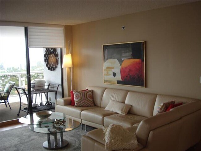 Building Photo - 3600 Yacht Club Dr