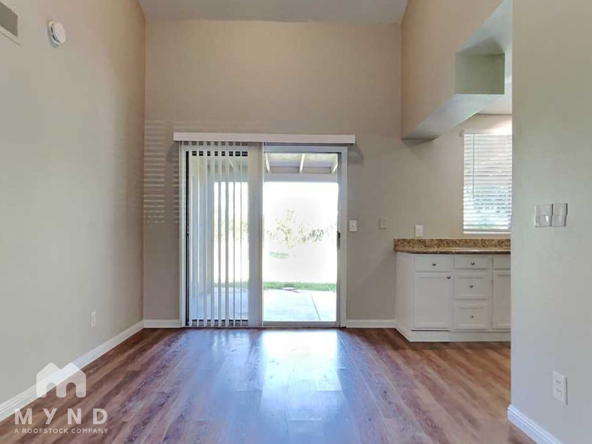 Building Photo - 818 E Piute Ave