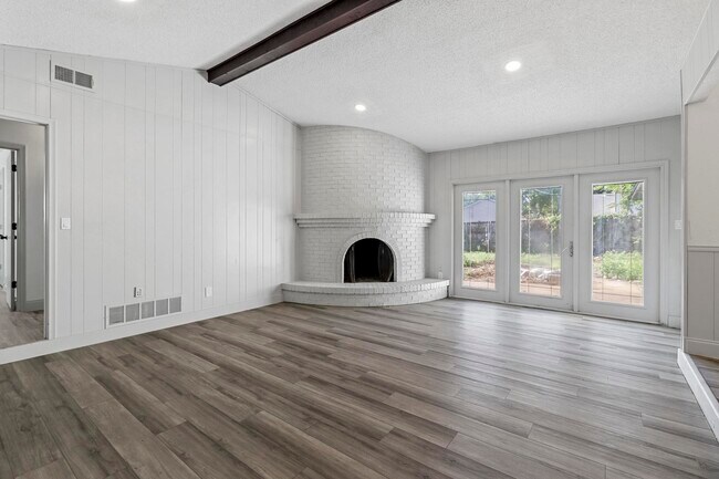Building Photo - 2404 Kentfield Ln