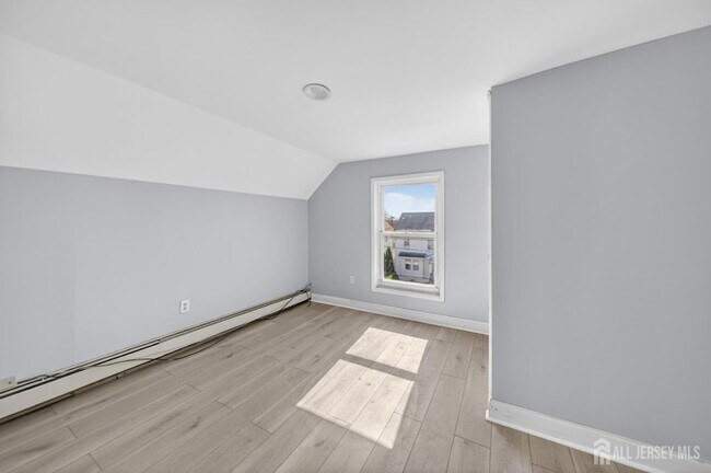 Building Photo - 125 Lowell St