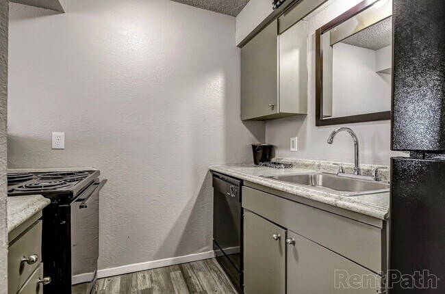 Building Photo - 5307 E 47th Pl