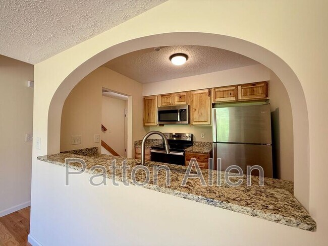 Building Photo - 2 Dawnwood Cir