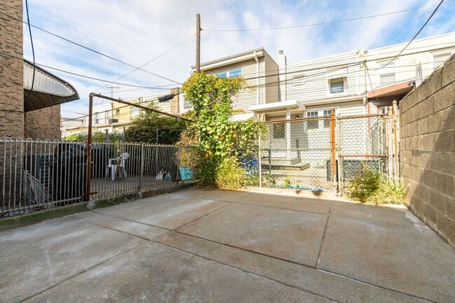 Building Photo - Newly Renovated 2-Bedroom 1-Bathroom Home in Port Richmond Available Now!