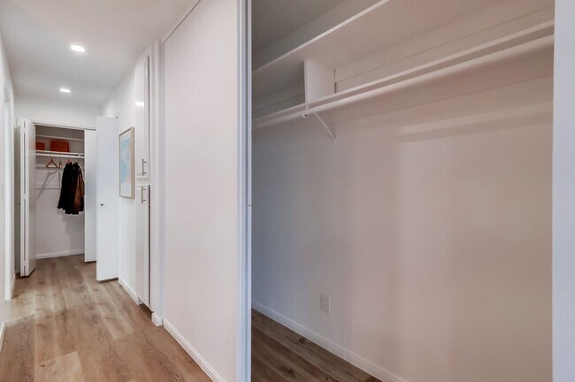 Building Photo - 1510 The Strand