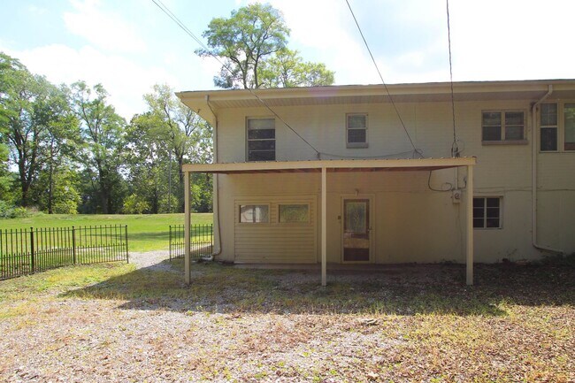 Building Photo - 1506 W White River Blvd