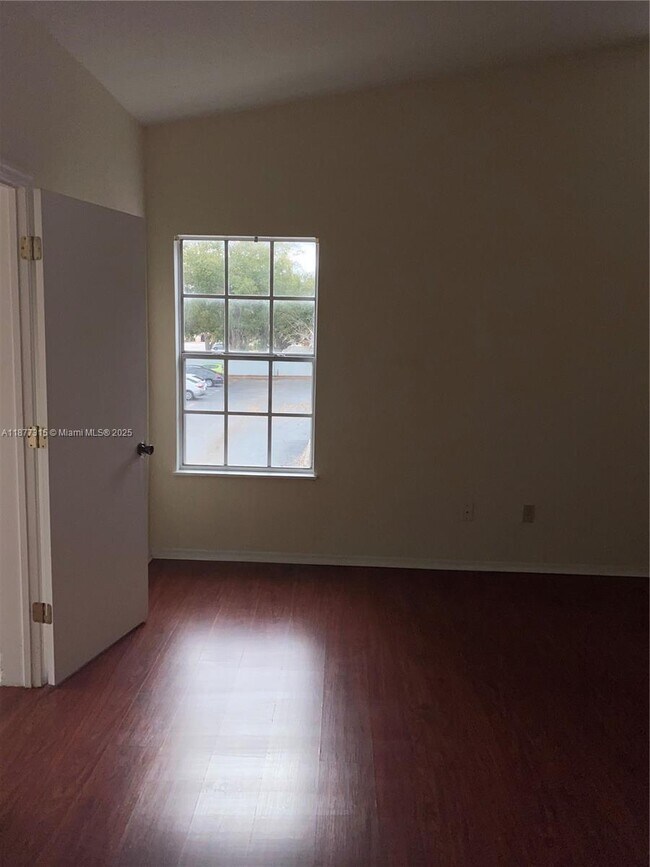 Building Photo - 1618 Columbia Arms Cir