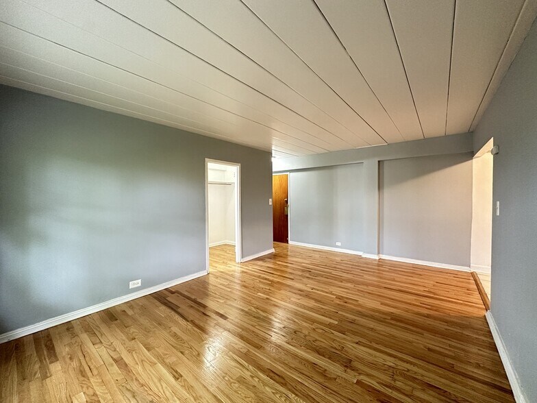 Building Photo - 1360 W Touhy Ave