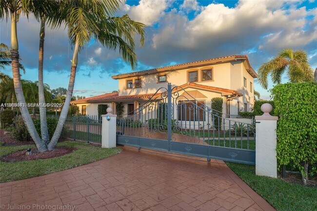 Building Photo - 19701 W Oakmont Dr