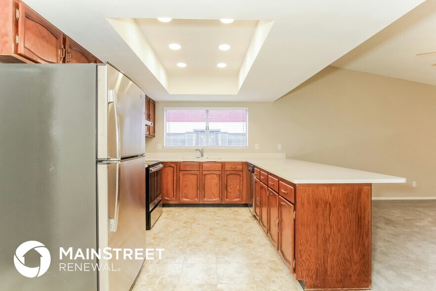 Building Photo - 2414 W Redfield Rd