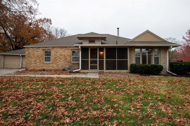 Primary Photo - 4933 Woodland Ave