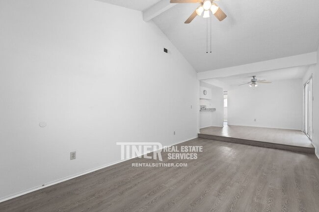 Building Photo - Charming Carmichael Duplex with Water Sewe...