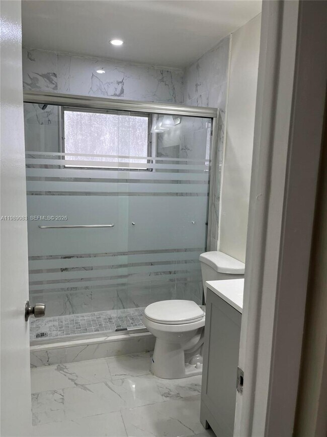 Building Photo - 2134 Lincoln St