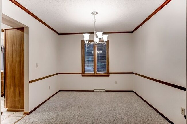 Building Photo - 4 Bedroom Home in Westerville