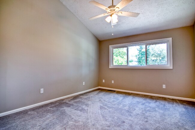 Building Photo - 617 13th Ave S