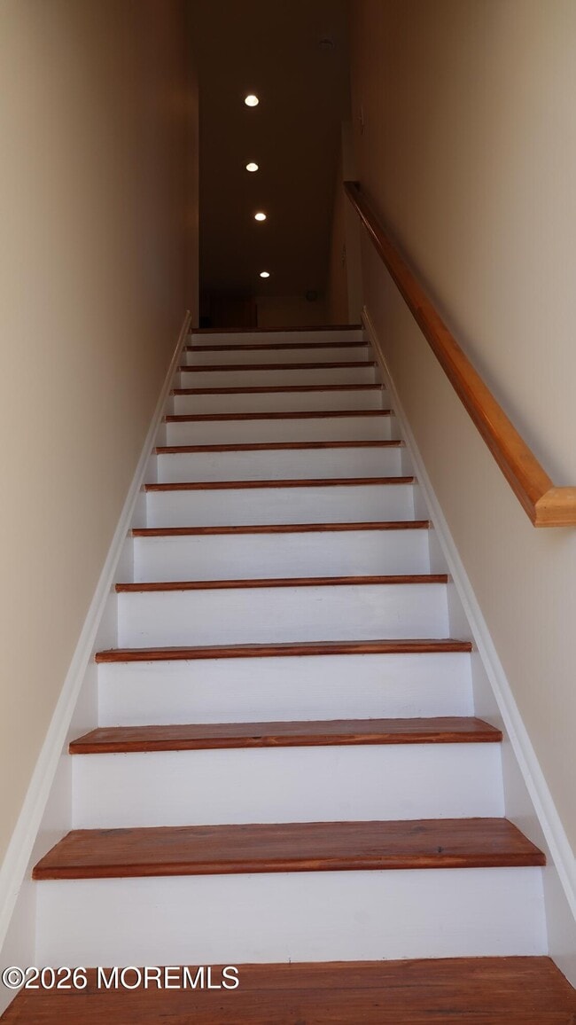 Building Photo - 20 Main St