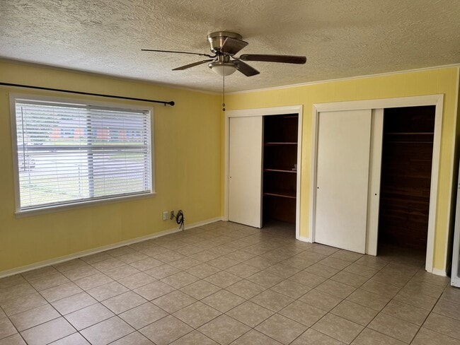 Building Photo - 1-bed/1-bath Available Now!