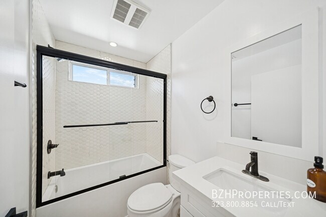 Building Photo - 837 1/2 N Harvard Blvd-837 1/2