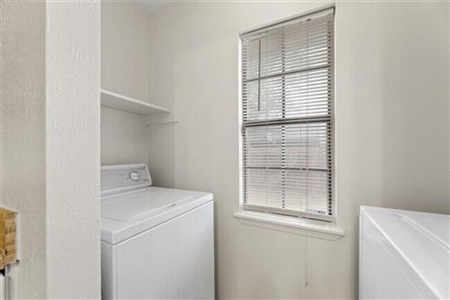 Building Photo - 4626 Larner St