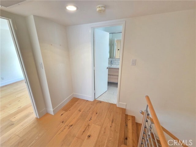 Building Photo - 20 Senisa