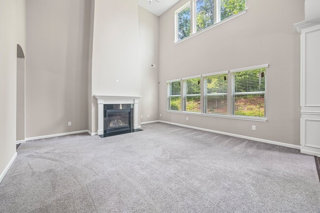 Building Photo - Spectacular 5 Bedrm, 3.5 Bath in the gated...