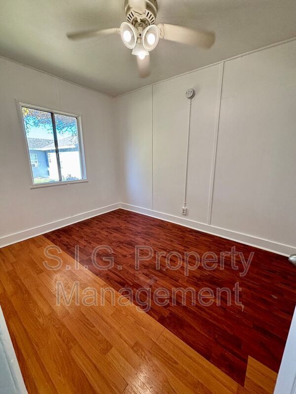 Building Photo - 10156 1/4 Helendale Ave