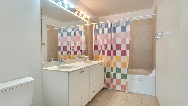 Building Photo - 235 W Van Buren St