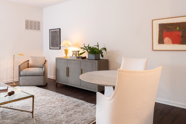 Building Photo - Pinnacle Living at Forts Ferry
