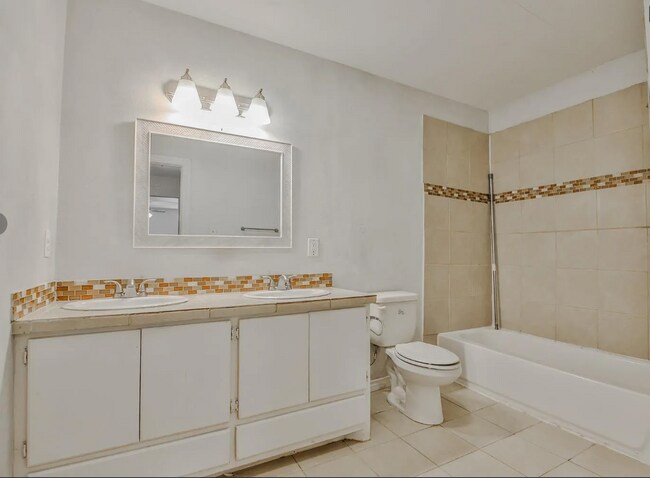 Building Photo - Cute 4 Bedroom close to Texas Tech