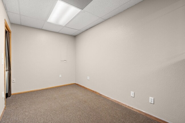 Building Photo - 1 Woodland Ave