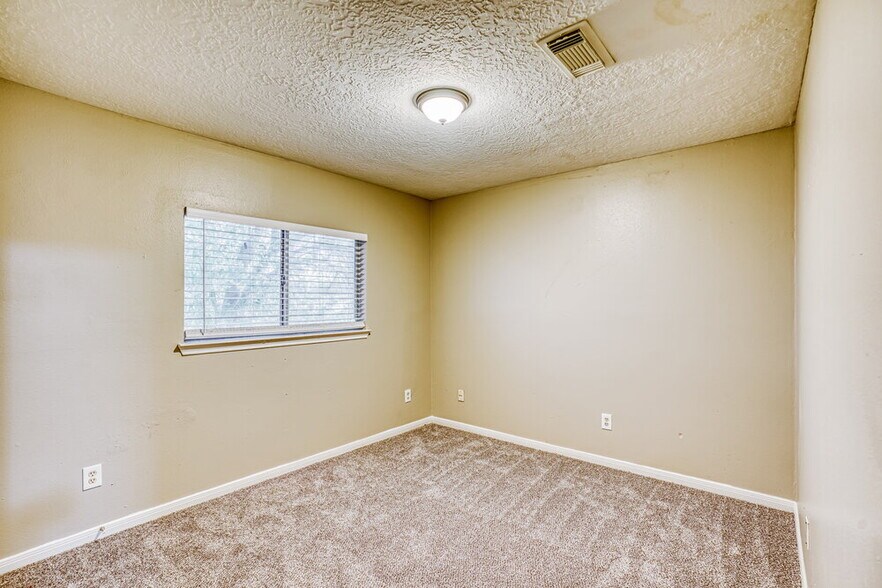 Building Photo - 7214 River Pines Dr