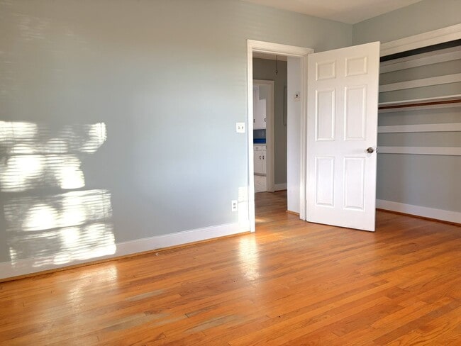 Building Photo - 2 Bedroom | 1 Bathroom Home – Downtown Charleston - Available NOW!