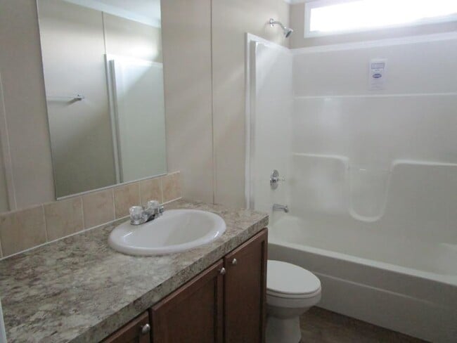 Building Photo - 107 Spruce Ln