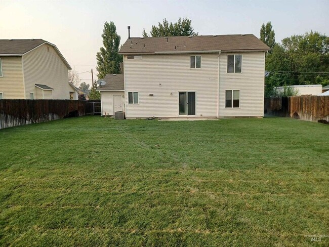 Building Photo - Beautiful Open Floor Plan Home in Boise!